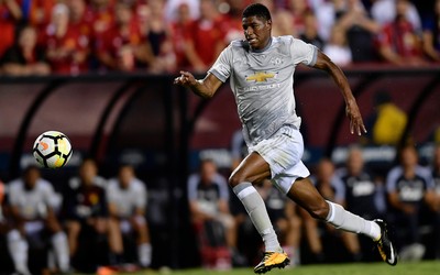 华体会电竞-C罗点球命中帮助球队登顶积分榜并庆祝